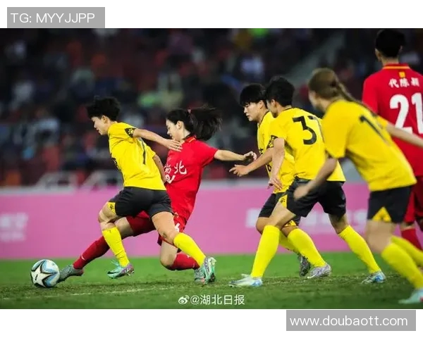 大运会女足巅峰对决中国队迎战巴西队激情四溢展现青春风采